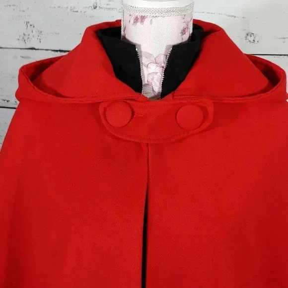 Hooded JR  Cape Cloak Large but fits like a medium - Picture 4 of 8